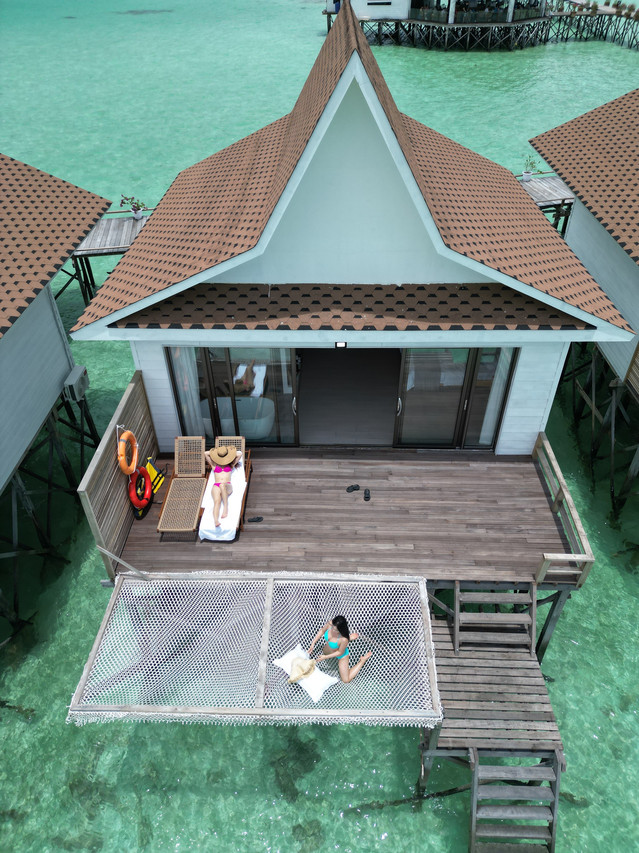 Modern private balcony with white mesh bed net at Sicily Hotel